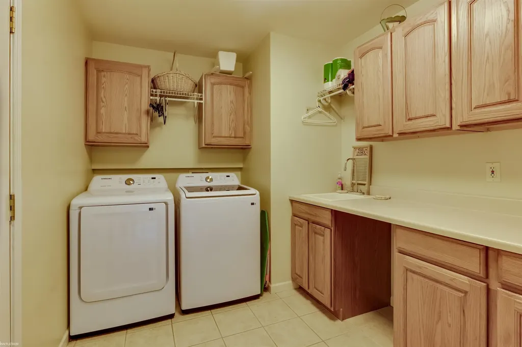 5656 Pine Court Kimball Township MI 48074