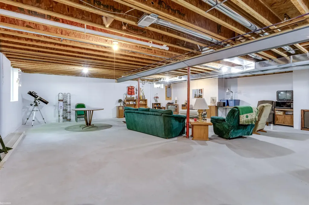 5656 Pine Court Kimball Township MI 48074