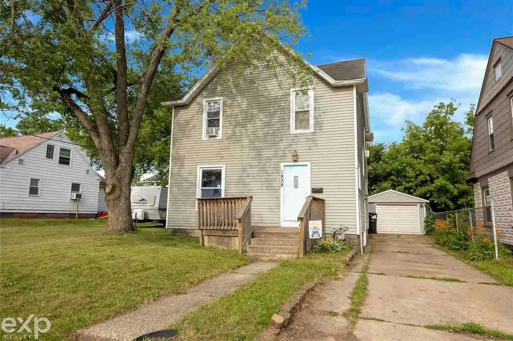 1939 Delwood SW Avenue Wyoming City MI 49509