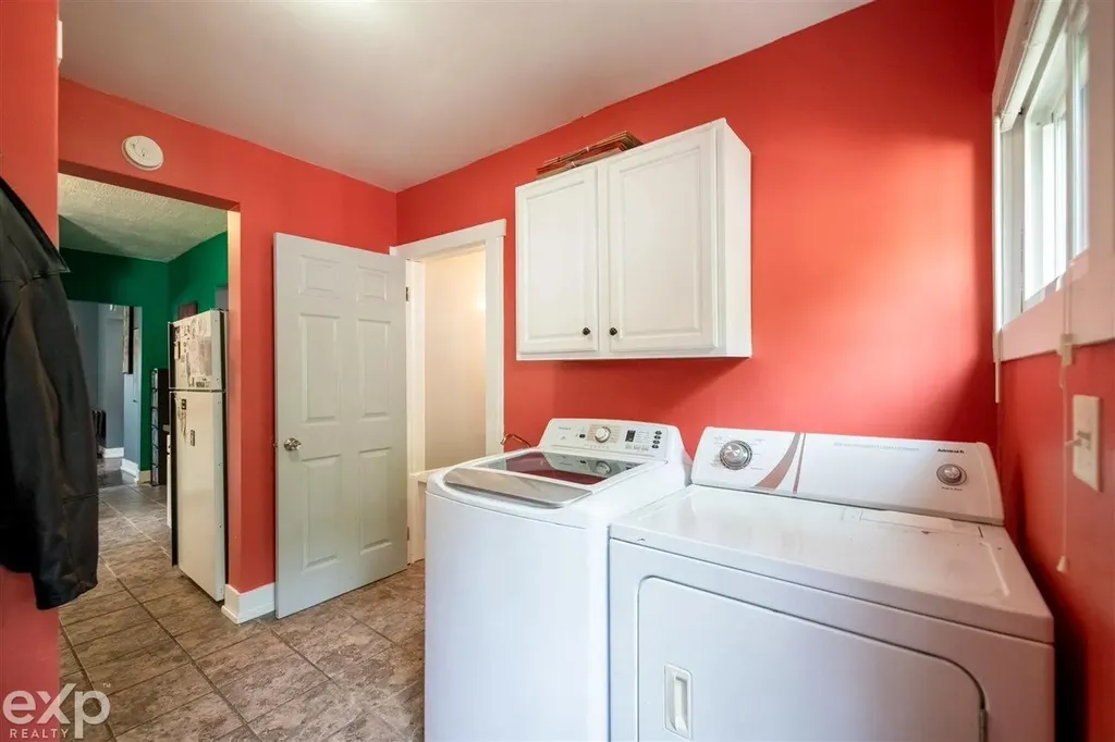 1939 Delwood SW Avenue Wyoming City MI 49509