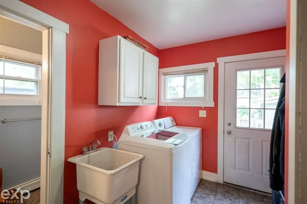 1939 Delwood SW Avenue Wyoming City MI 49509
