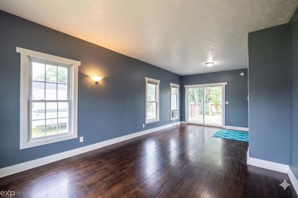 1939 Delwood SW Avenue Wyoming City MI 49509