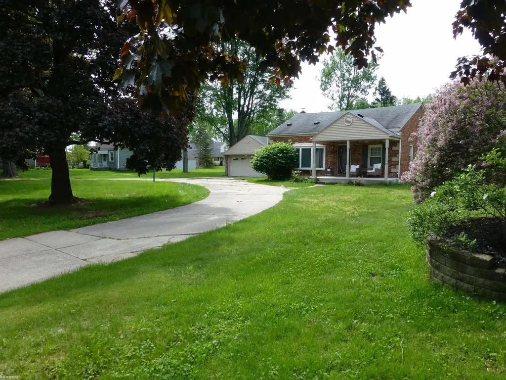 5544 Meadow View Street Sterling Heights City MI 48310