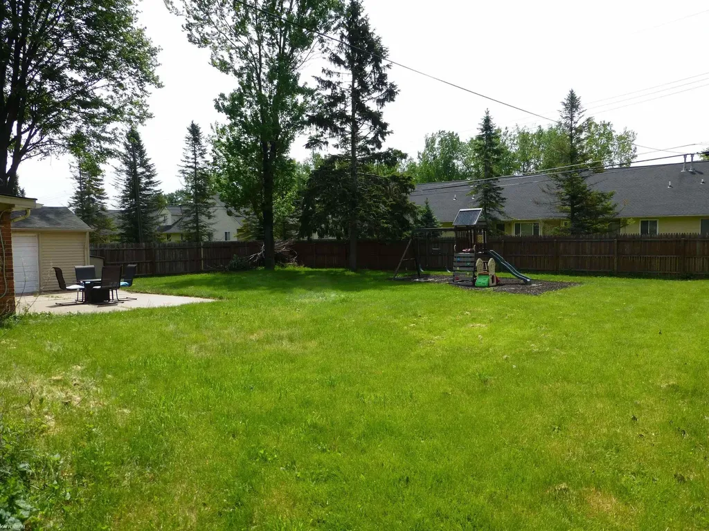 5544 Meadow View Street Sterling Heights City MI 48310