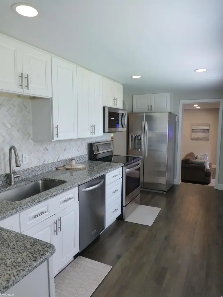 5544 Meadow View Street Sterling Heights City MI 48310