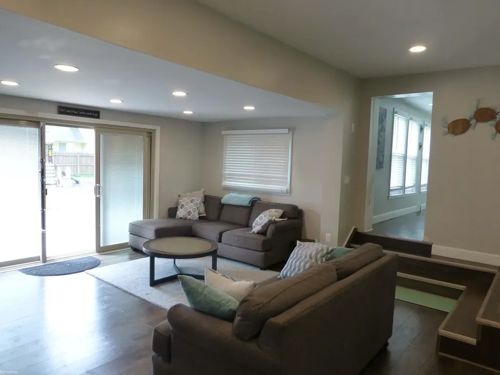 5544 Meadow View Street Sterling Heights City MI 48310
