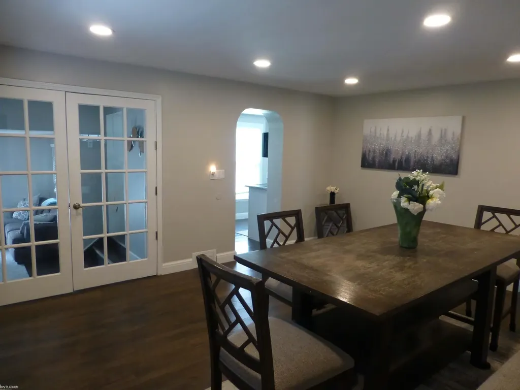 5544 Meadow View Street Sterling Heights City MI 48310
