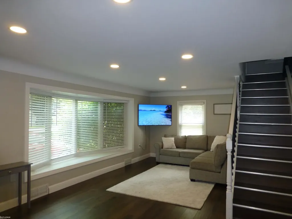 5544 Meadow View Street Sterling Heights City MI 48310