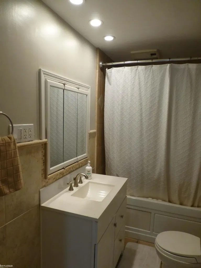 5544 Meadow View Street Sterling Heights City MI 48310
