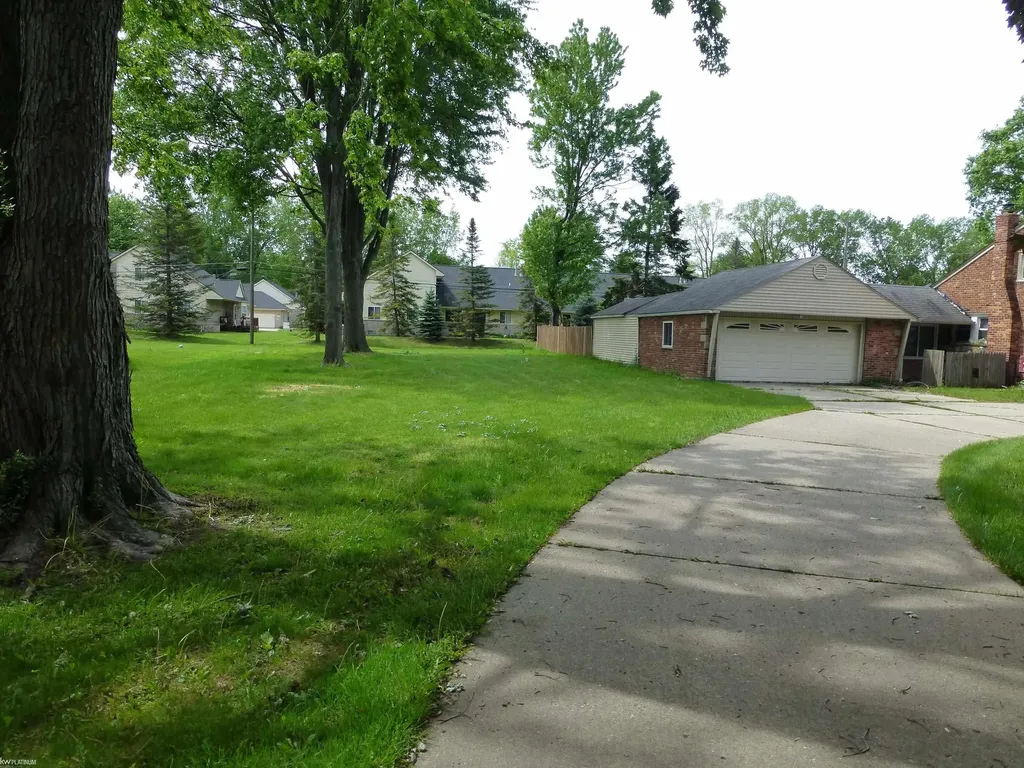 5544 Meadow View Street Sterling Heights City MI 48310