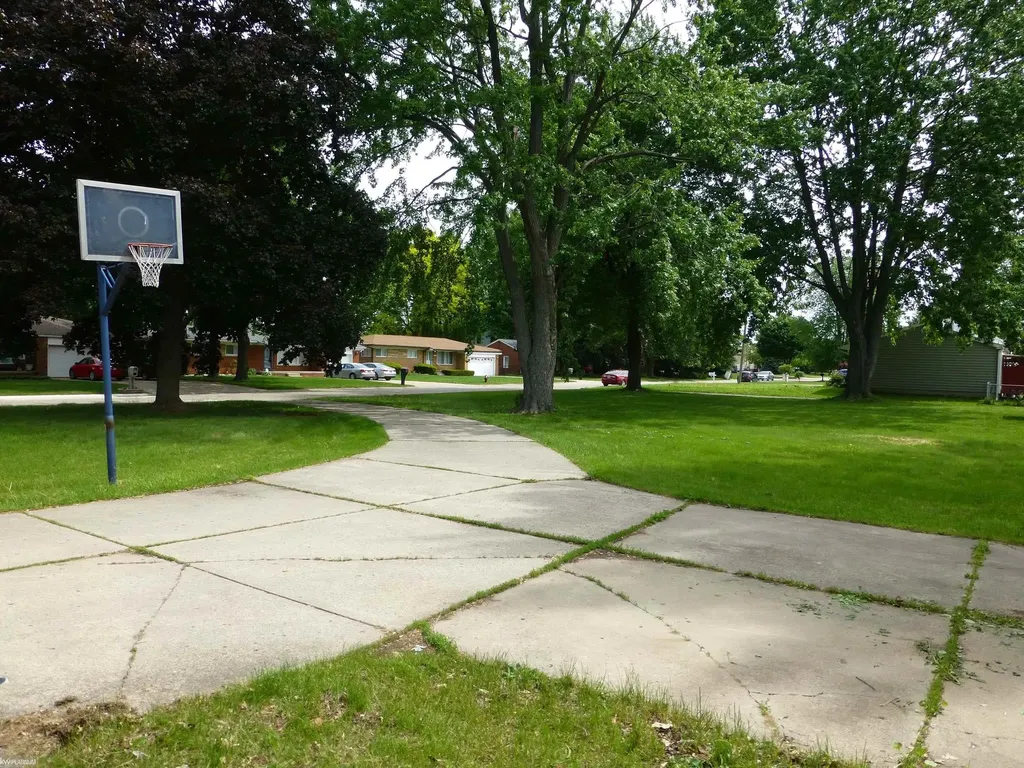 5544 Meadow View Street Sterling Heights City MI 48310