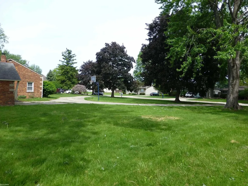 5544 Meadow View Street Sterling Heights City MI 48310