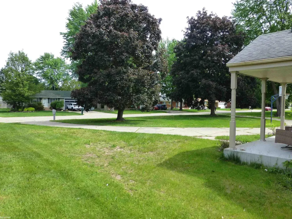 5544 Meadow View Street Sterling Heights City MI 48310