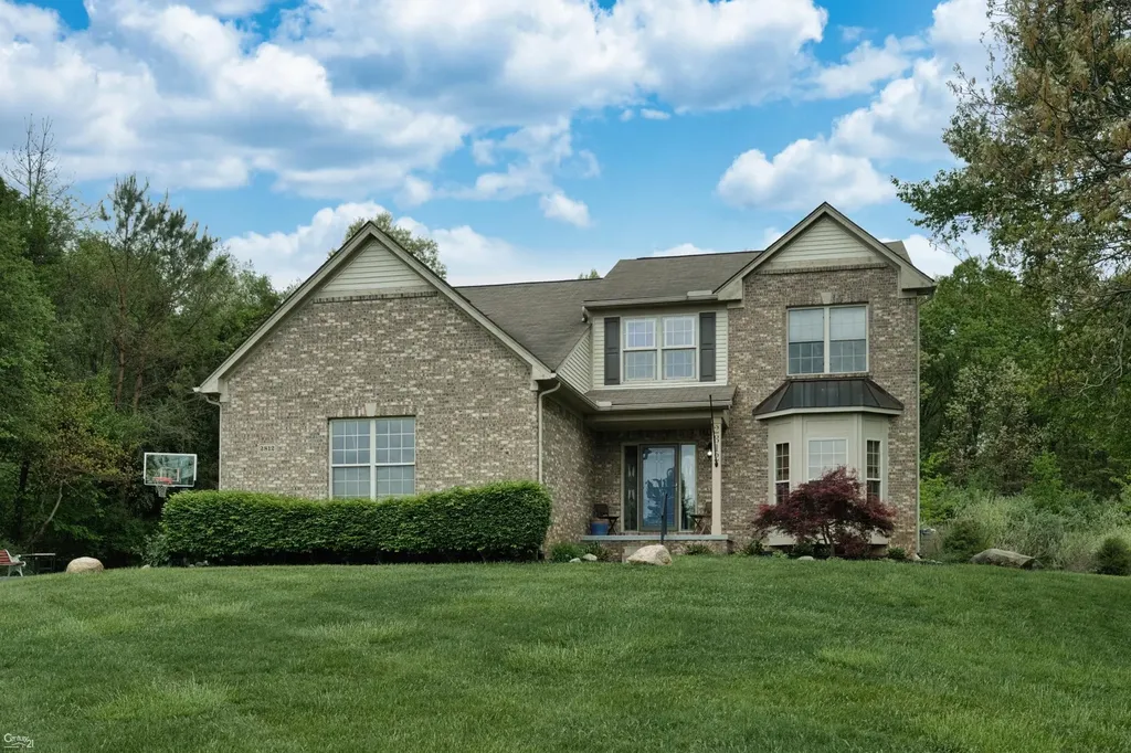 2812 Steeplechase Street Highland Charter Township MI 48357