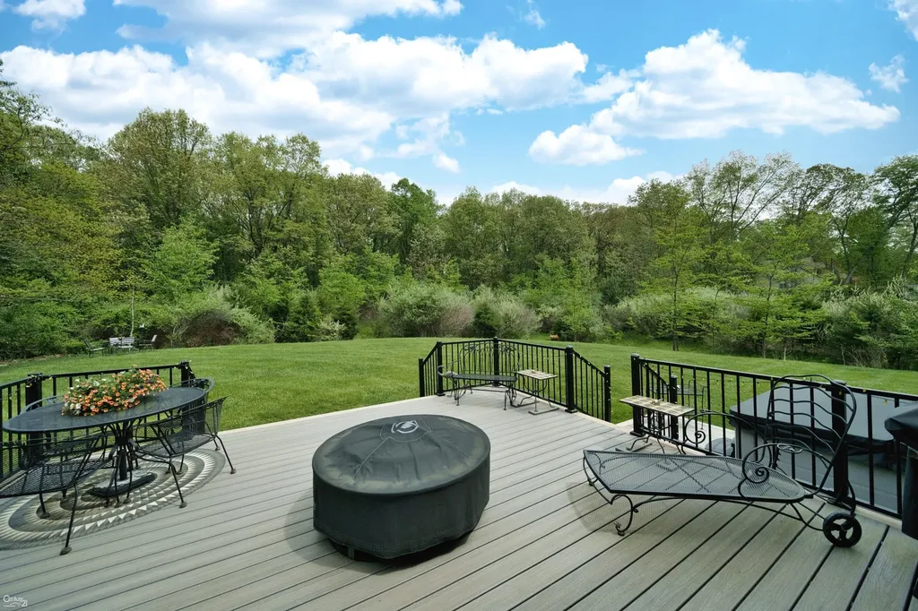 2812 Steeplechase Street Highland Charter Township MI 48357