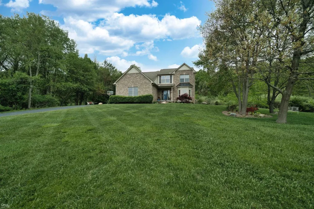 2812 Steeplechase Street Highland Charter Township MI 48357