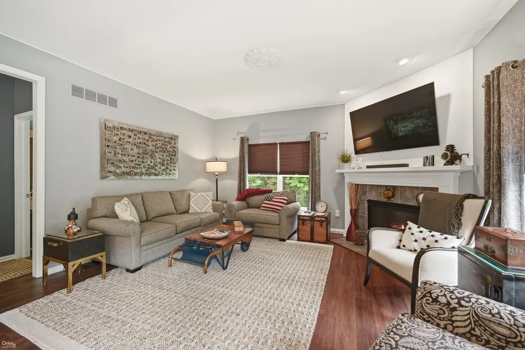 2812 Steeplechase Street Highland Charter Township MI 48357