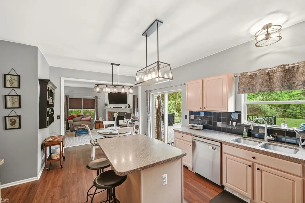 2812 Steeplechase Street Highland Charter Township MI 48357