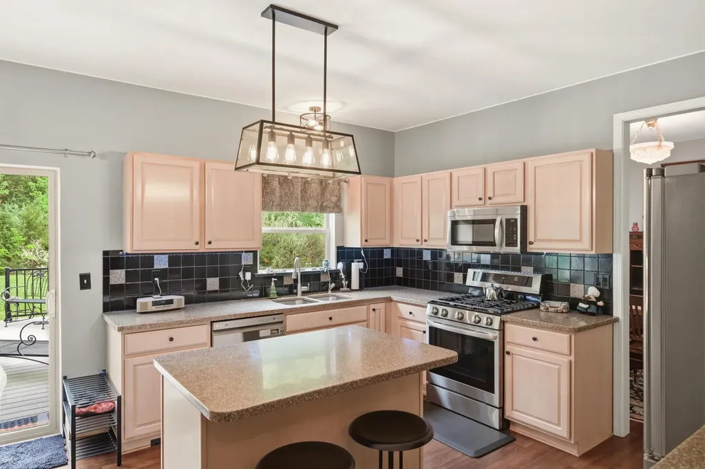 2812 Steeplechase Street Highland Charter Township MI 48357