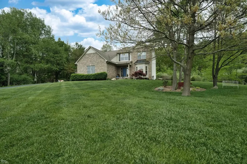 2812 Steeplechase Street Highland Charter Township MI 48357