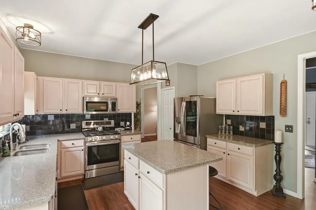 2812 Steeplechase Street Highland Charter Township MI 48357