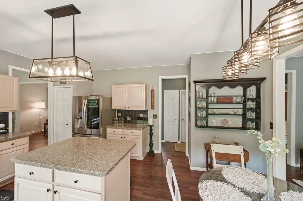 2812 Steeplechase Street Highland Charter Township MI 48357