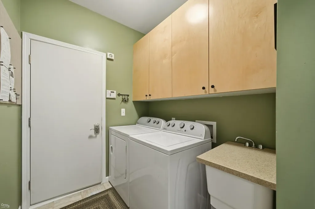 2812 Steeplechase Street Highland Charter Township MI 48357