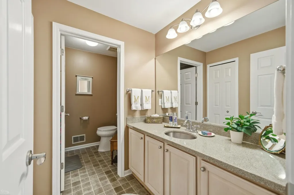 2812 Steeplechase Street Highland Charter Township MI 48357