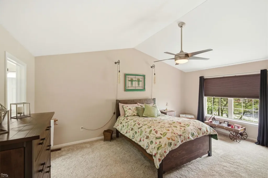 2812 Steeplechase Street Highland Charter Township MI 48357