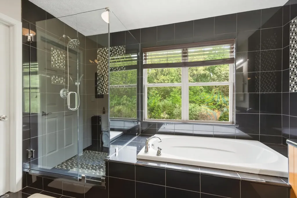 2812 Steeplechase Street Highland Charter Township MI 48357
