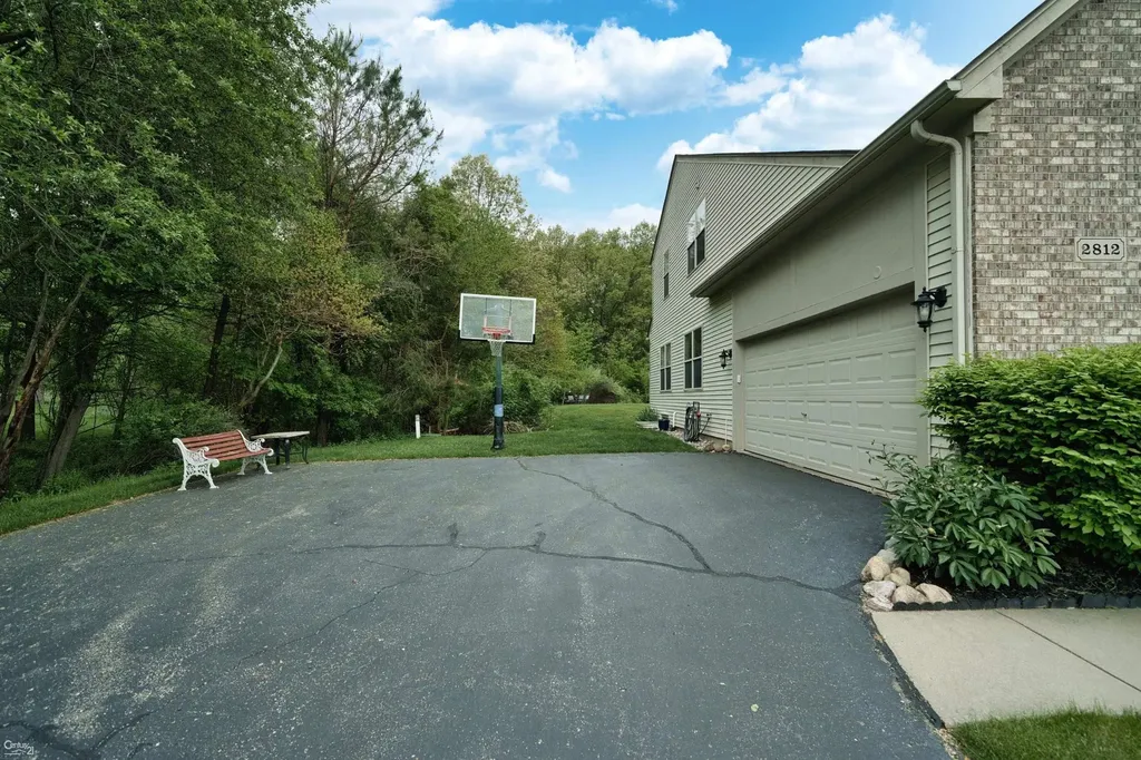 2812 Steeplechase Street Highland Charter Township MI 48357