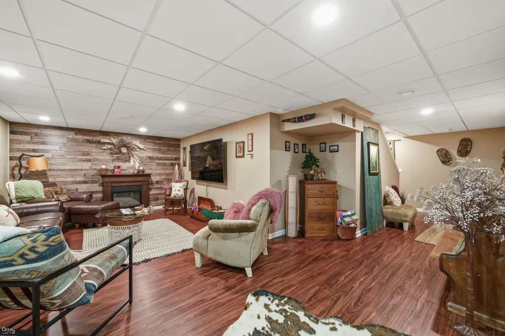 2812 Steeplechase Street Highland Charter Township MI 48357