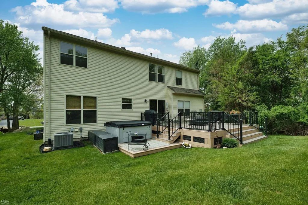 2812 Steeplechase Street Highland Charter Township MI 48357