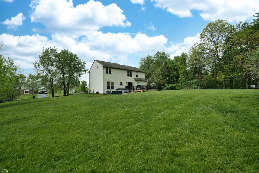 2812 Steeplechase Street Highland Charter Township MI 48357