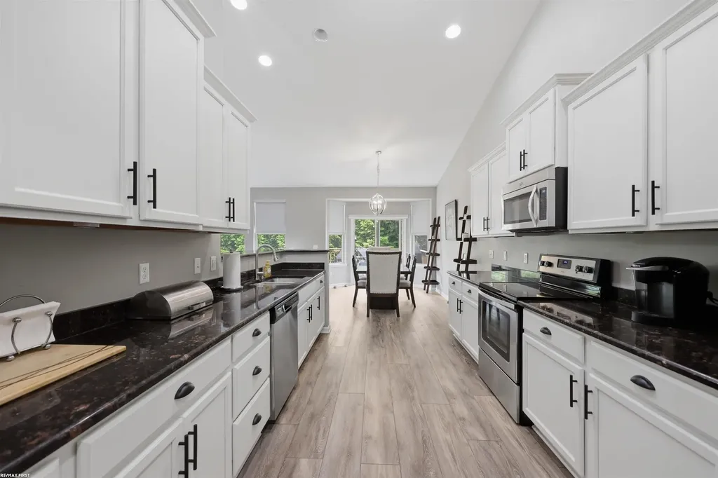 40478 Oakbrook Drive Sterling Heights City MI 48310