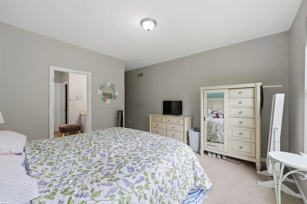 40478 Oakbrook Drive Sterling Heights City MI 48310