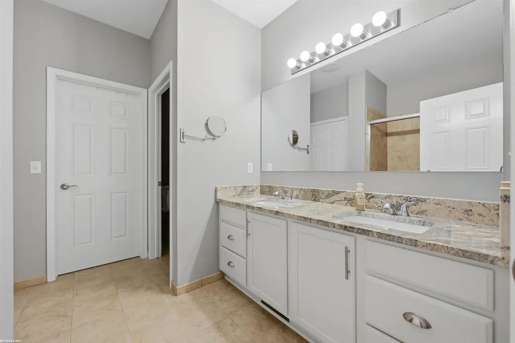 40478 Oakbrook Drive Sterling Heights City MI 48310