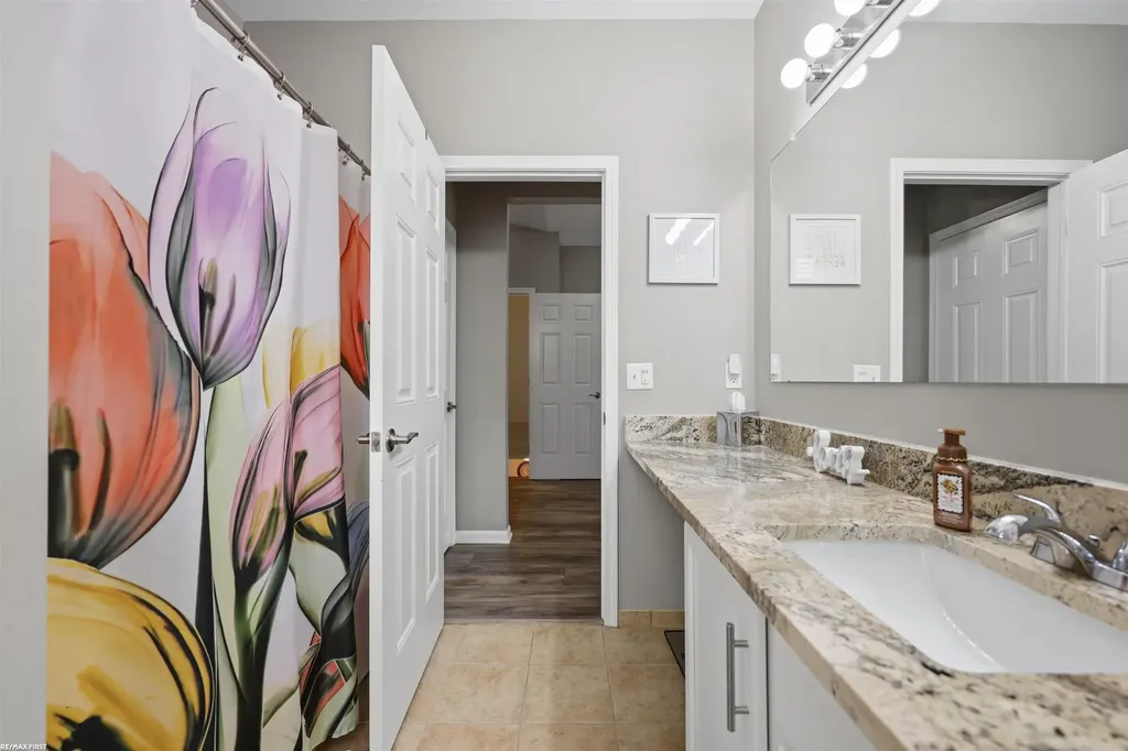 40478 Oakbrook Drive Sterling Heights City MI 48310