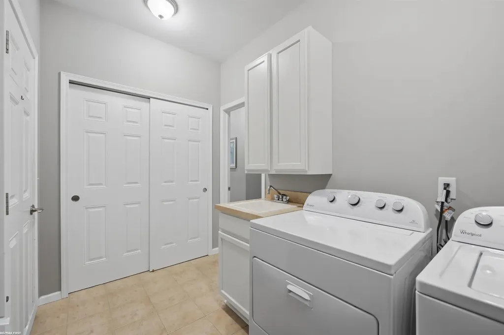 40478 Oakbrook Drive Sterling Heights City MI 48310