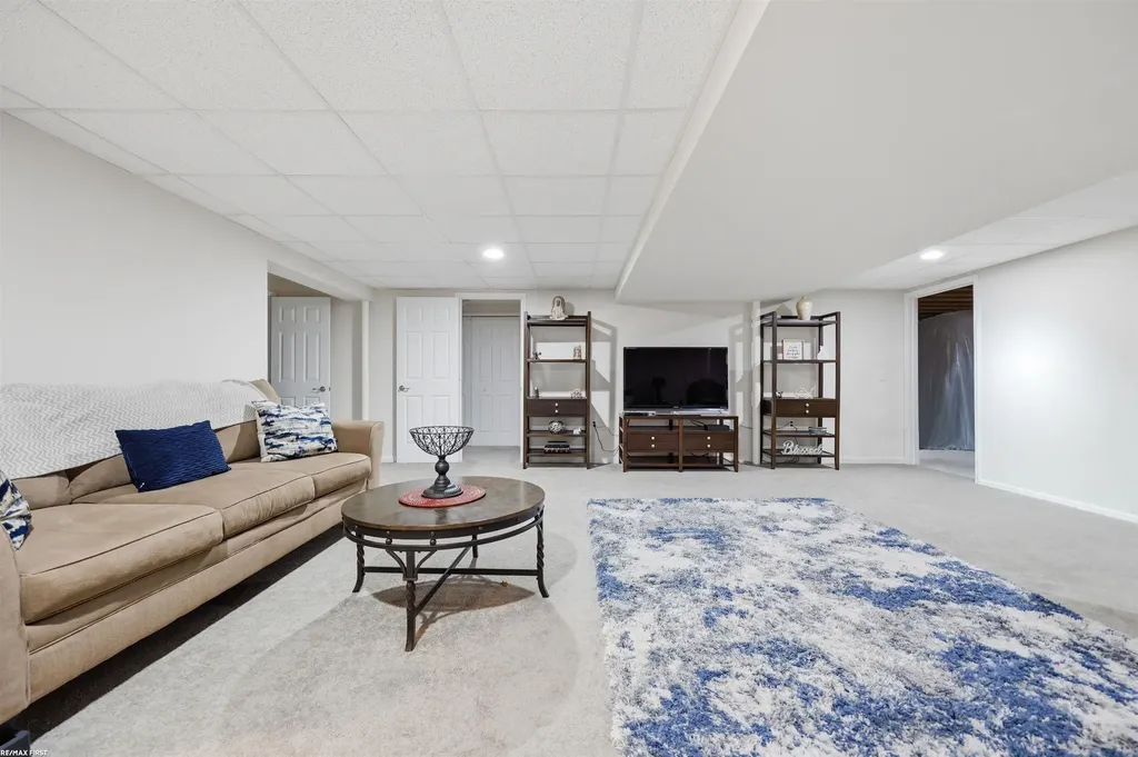 40478 Oakbrook Drive Sterling Heights City MI 48310
