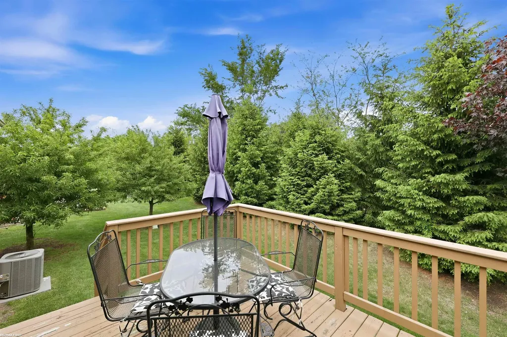 40478 Oakbrook Drive Sterling Heights City MI 48310