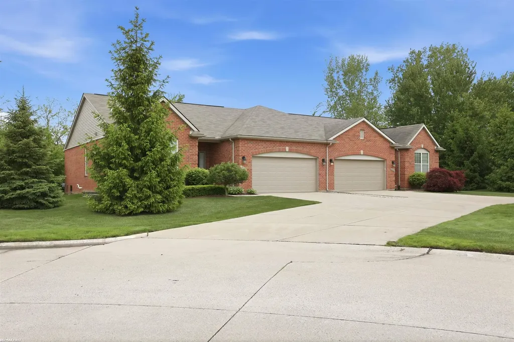 40478 Oakbrook Drive Sterling Heights City MI 48310
