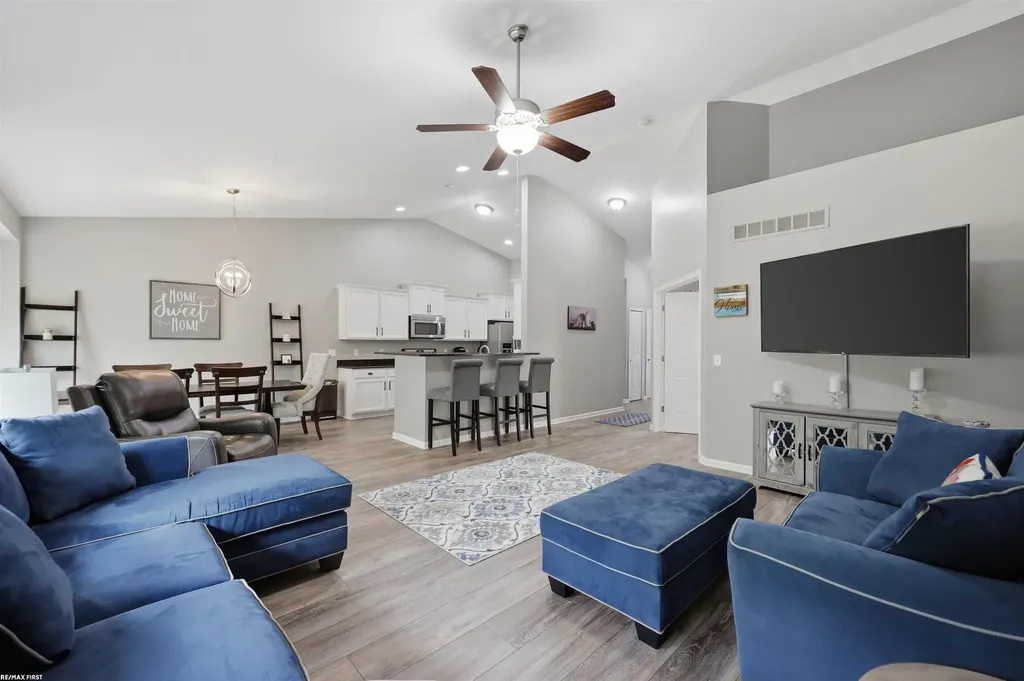 40478 Oakbrook Drive Sterling Heights City MI 48310