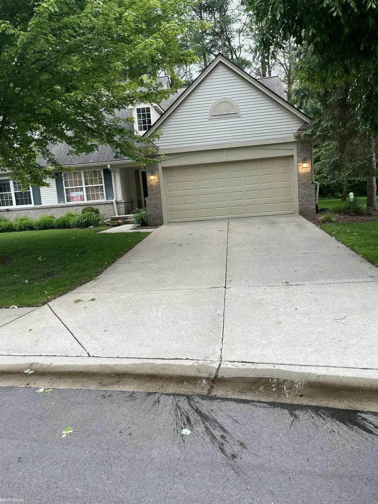 183 Four Seasons Road Lake Orion Village MI 48360