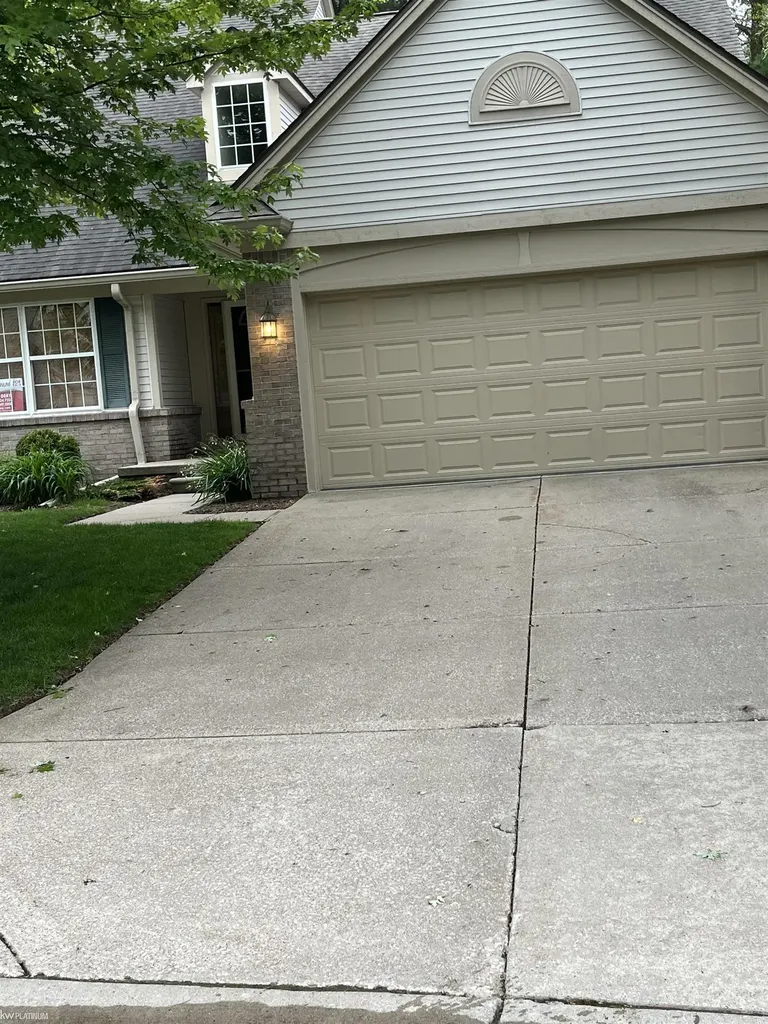 183 Four Seasons Road Lake Orion Village MI 48360