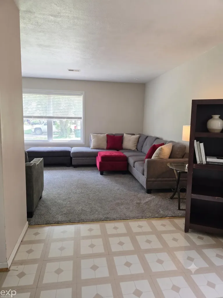 2812 Cabot Drive Lansing City MI 48911