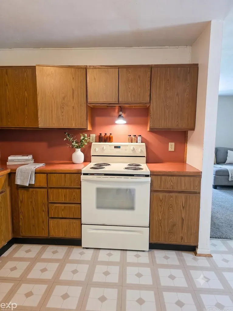 2812 Cabot Drive Lansing City MI 48911