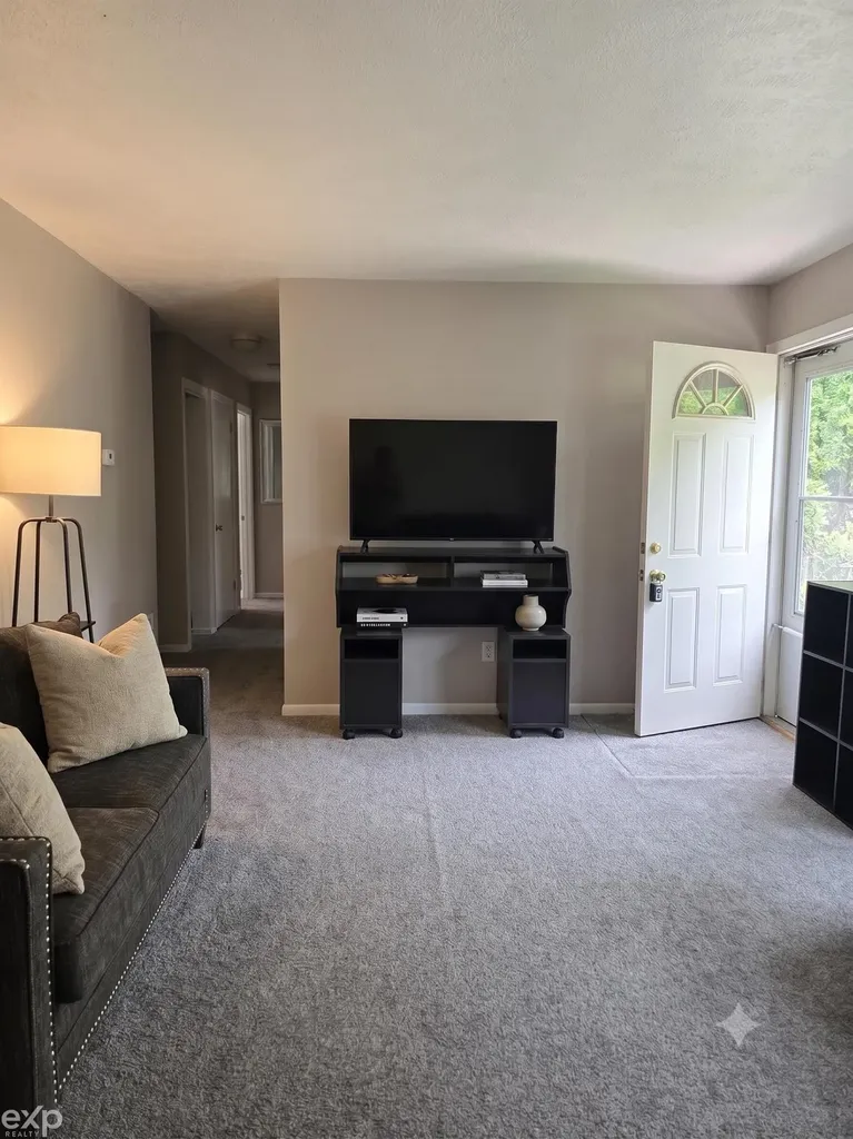 2812 Cabot Drive Lansing City MI 48911