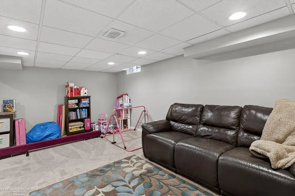 43815 Coachmaker Drive Sterling Heights City MI 48313