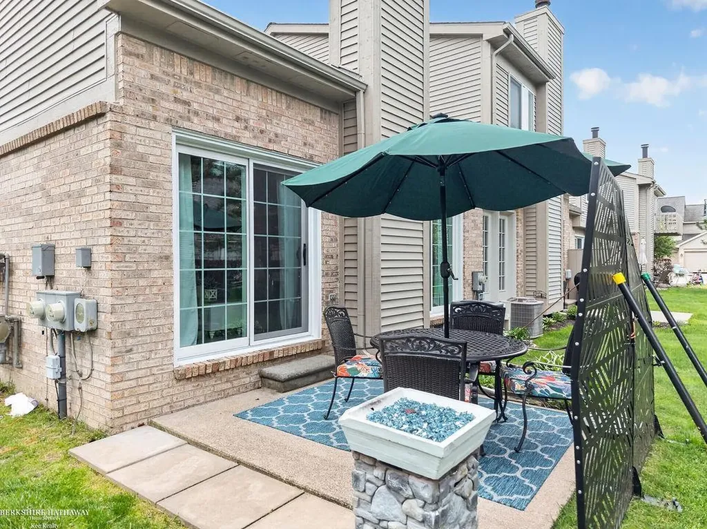 43815 Coachmaker Drive Sterling Heights City MI 48313